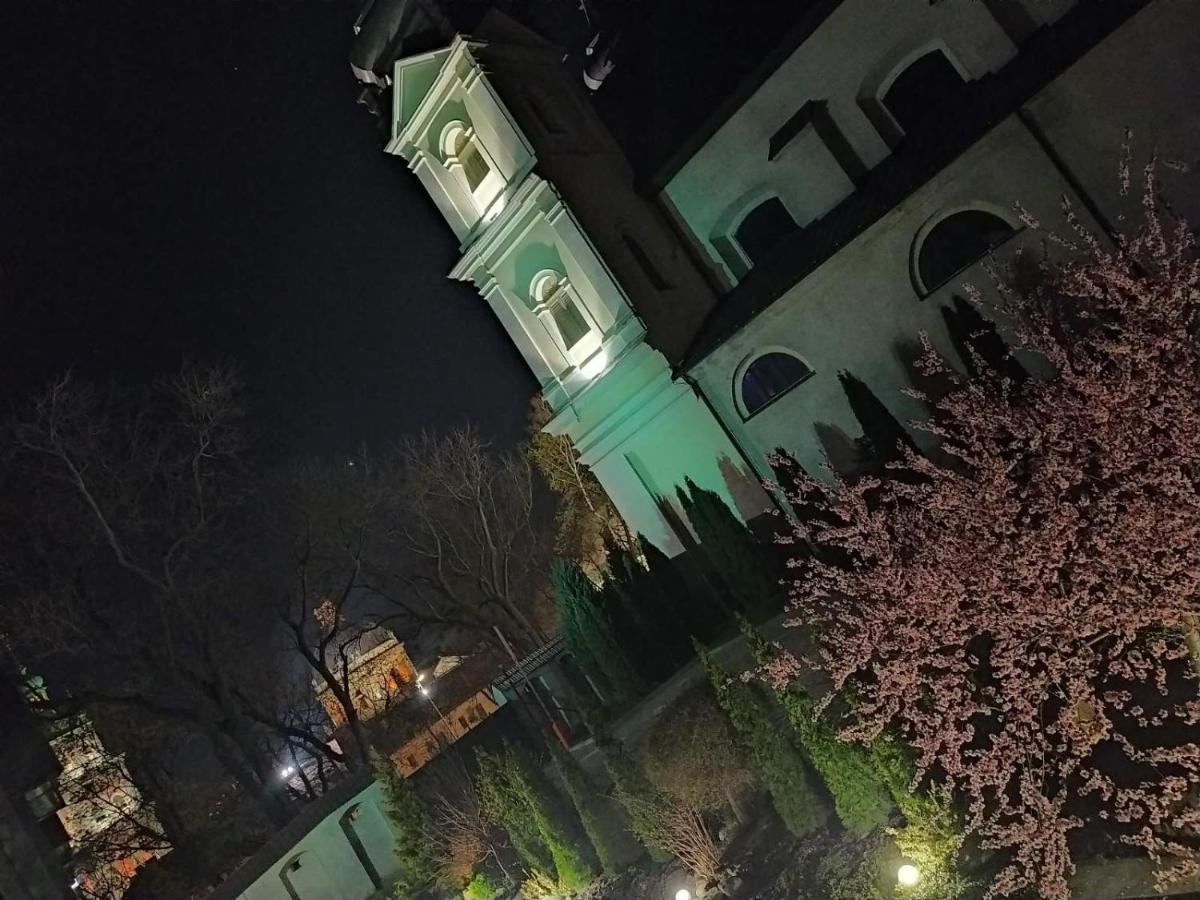 Guest House "Arkhistratyg" Λβιβ Εξωτερικό φωτογραφία