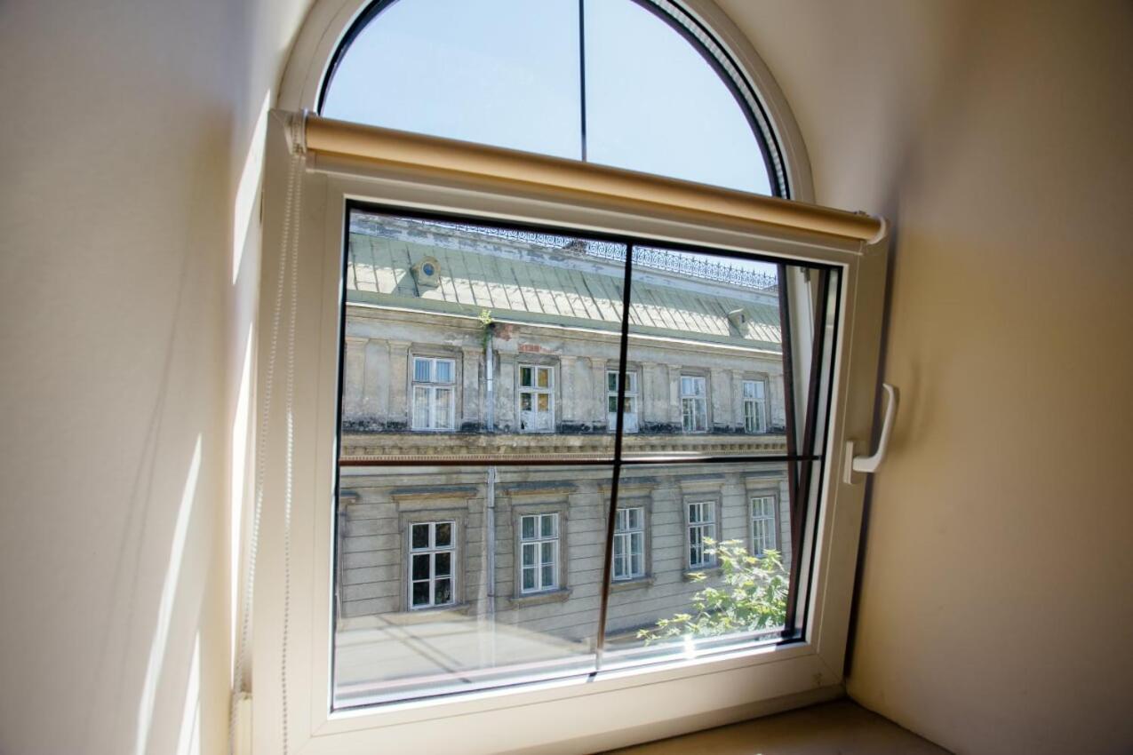 Guest House "Arkhistratyg" Λβιβ Εξωτερικό φωτογραφία