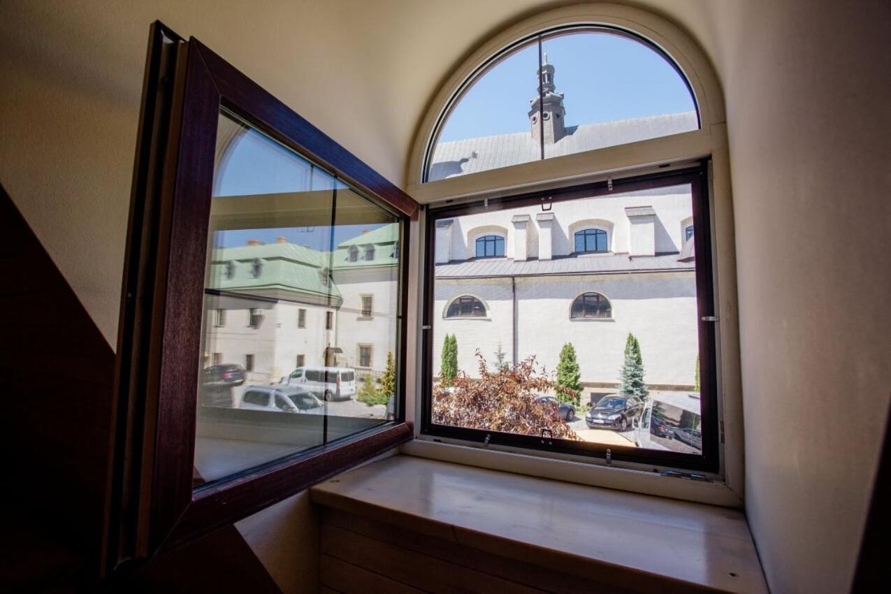 Guest House "Arkhistratyg" Λβιβ Εξωτερικό φωτογραφία